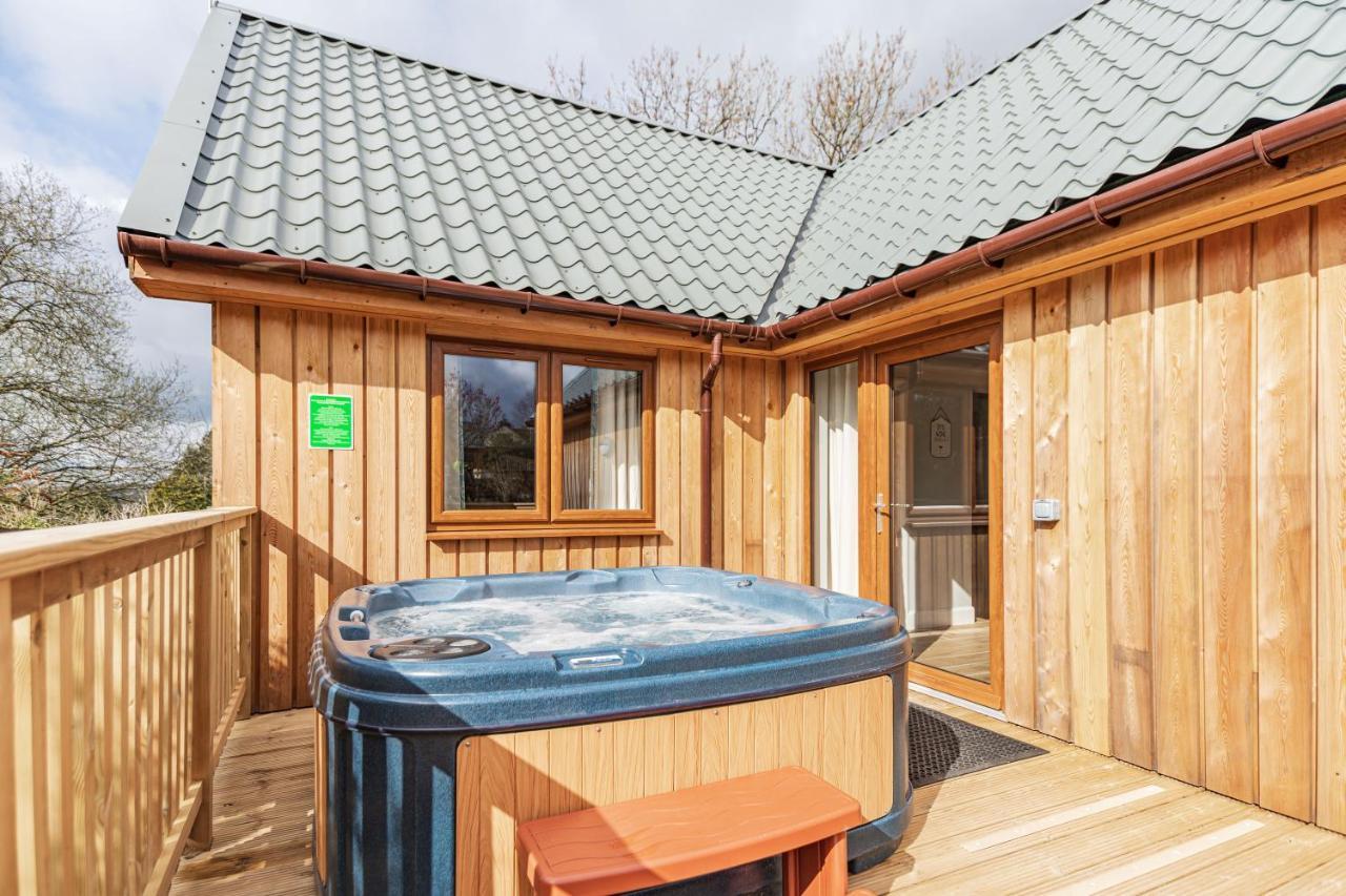 Osprey Lodge 1 With Hot Tub Newton Stewart Exterior foto